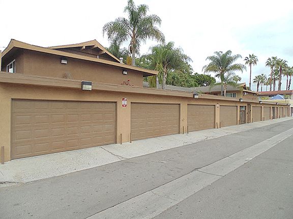 3rd image of 1800 W Glencrest Ave #2151443