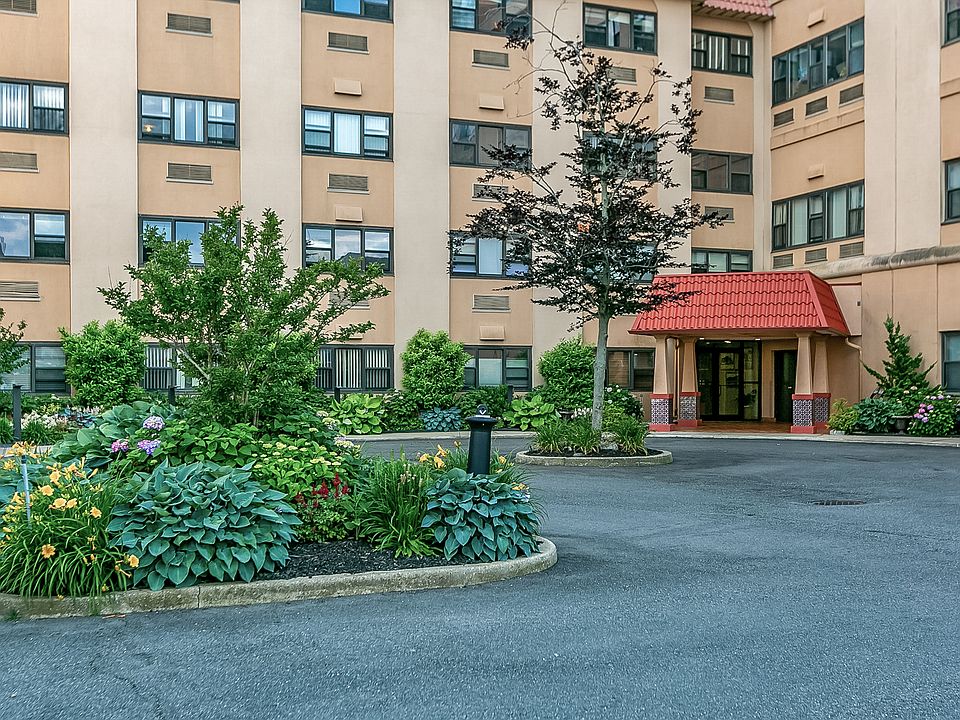 1st image of 185 W Park Ave APT 103