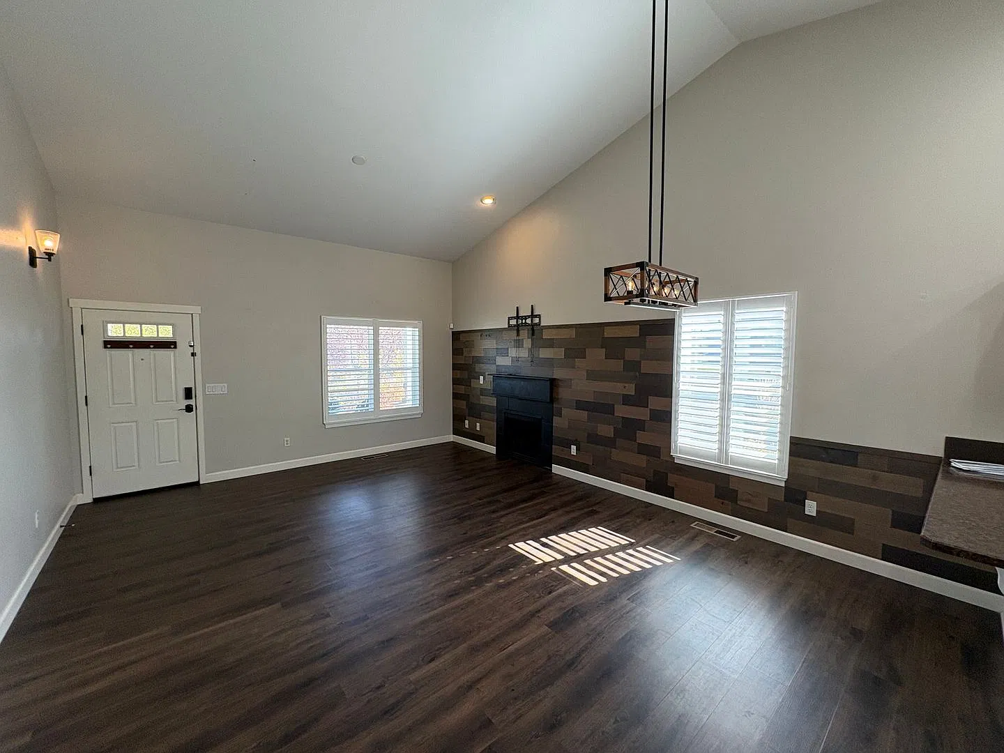 Charming Single-Level Home on Spacious Lot in NE Bend! — Photo 4