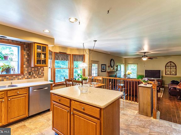 5th image of 602 Hardwood Grove Ct
