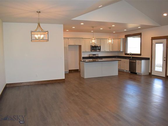 4th image of 388 McCullough Dr