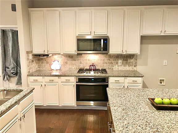 4th image of 2056 Londonderry Dr