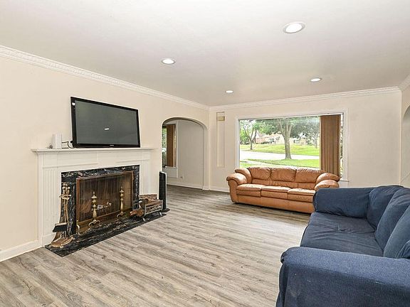 4th image of 5340 W Melvina STREET