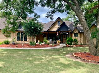 329 Wagon Wheel Trl, Angleton, TX 77515