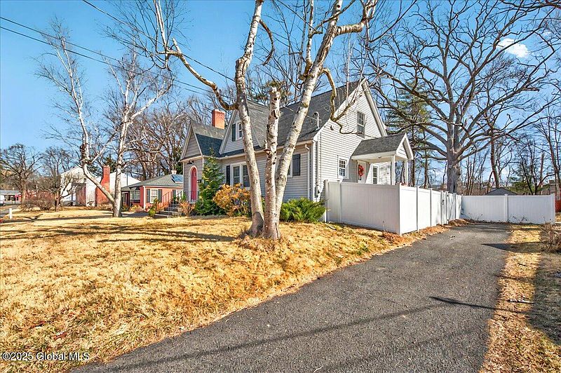2nd image of 7 Plymouth Avenue