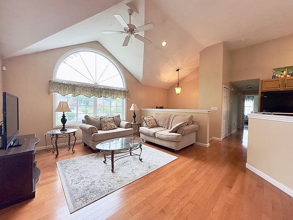 3rd image of 75 Moreland Green Dr