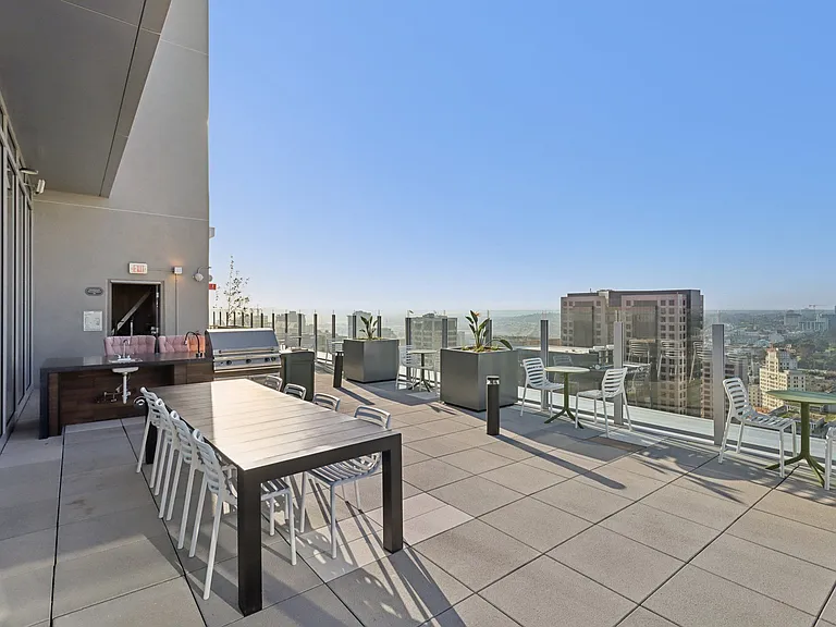 800 Broadway — Photo 44