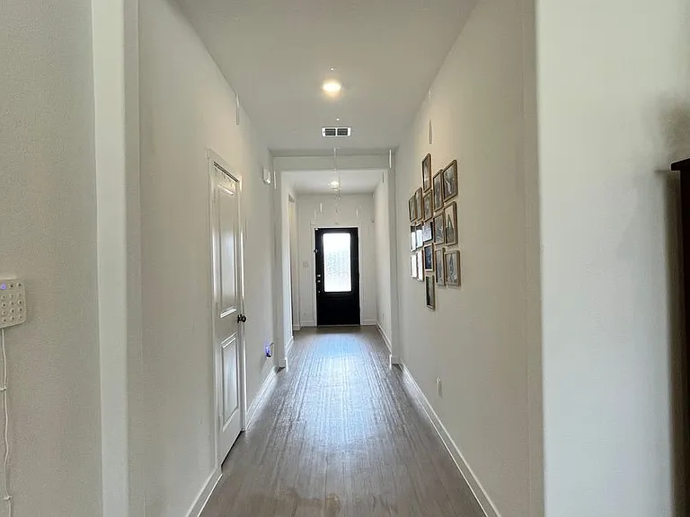 10016 Warlander Dr — Photo 2