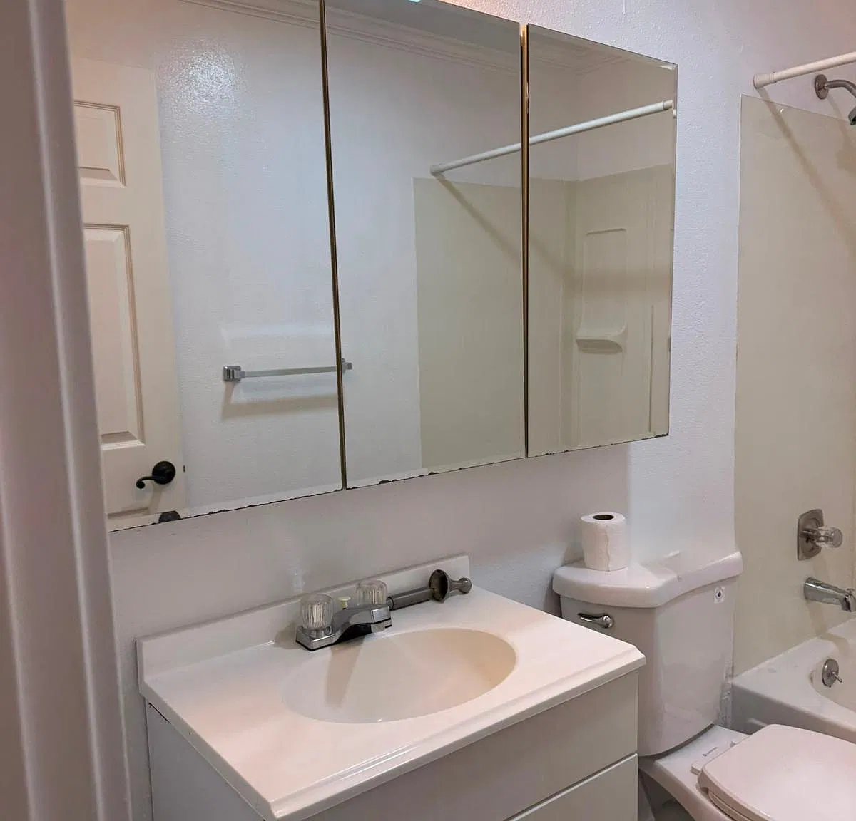 2 bed, 960 sqft, $1,900 — Photo 2