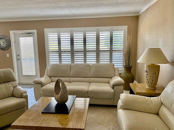 4th image of 303 Wellington Dr E #F