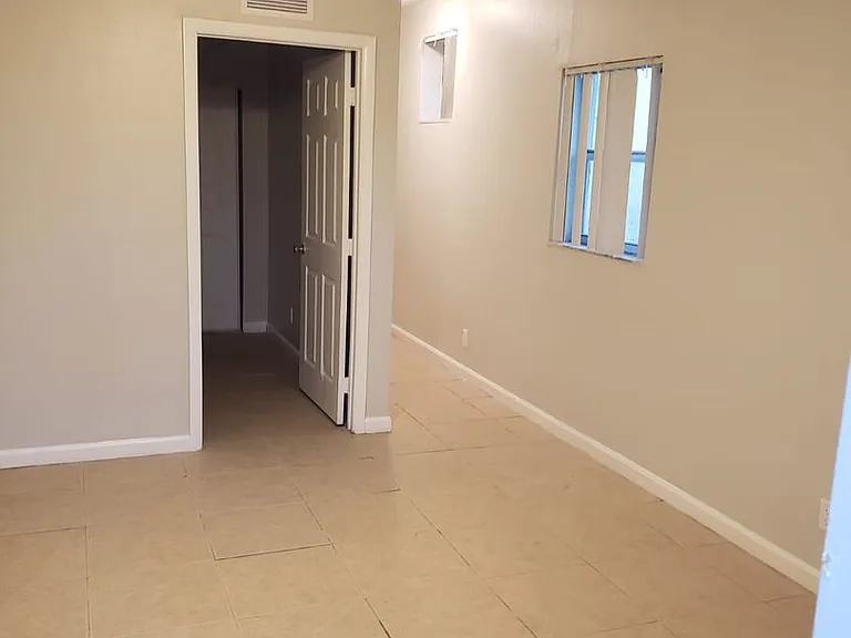 978 SW 10th Dr — Photo 36
