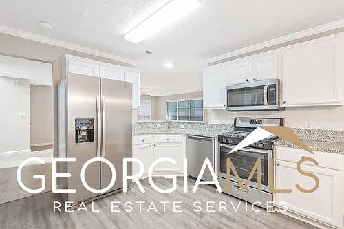 4th image of 1915 Stoneoak Cir
