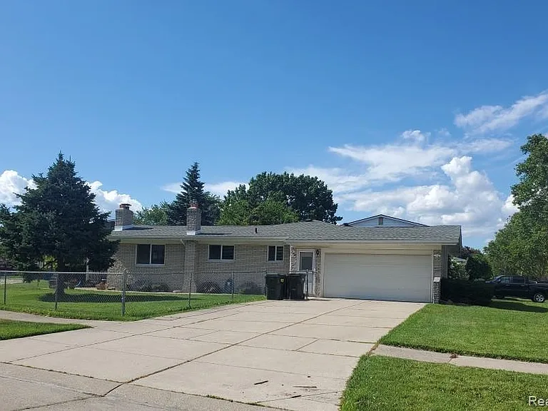 37515 Agar Dr — Photo 2