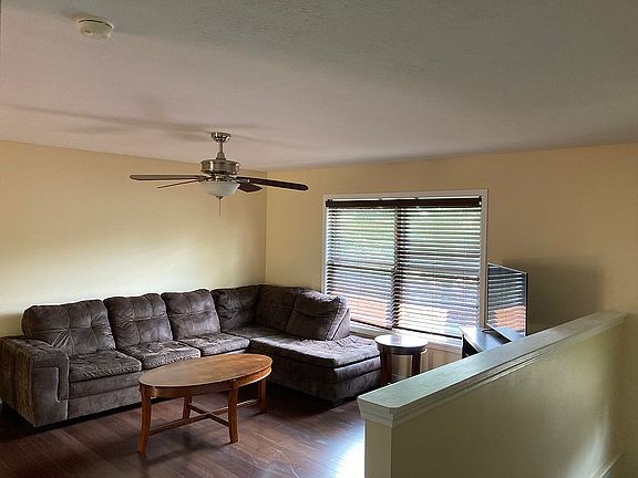 4th image of 797 Northwest Dr