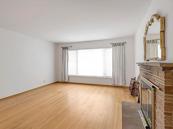 5th image of 1700 Parkview Dr