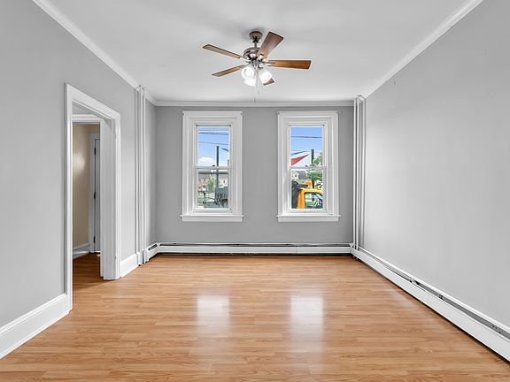 4th image of 227 E Garrison St #1