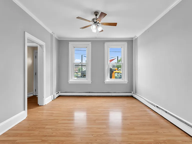 227 E Garrison St #1 — Photo 4