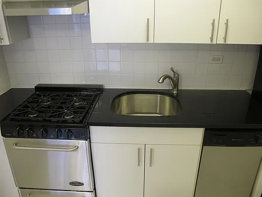 Rented by Metropolis Real Estate of Manhattan | media 11