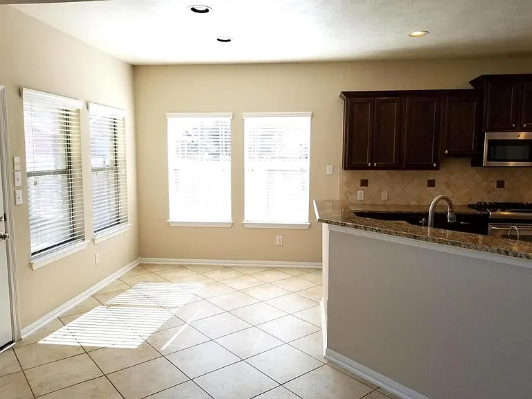 25406 Archdale Ct — Photo 15
