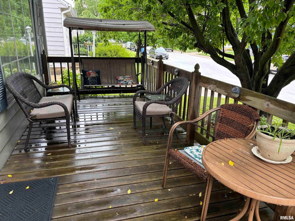713 Oakland Ave, Quincy, IL - View 2