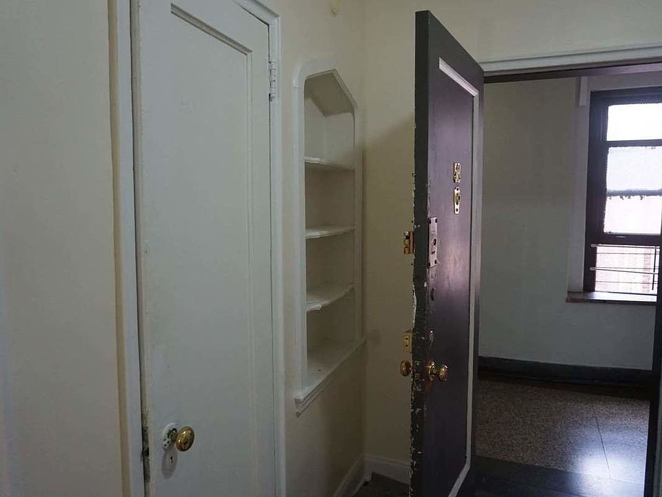 2nd image of 1700 Albemarle Rd APT 4C