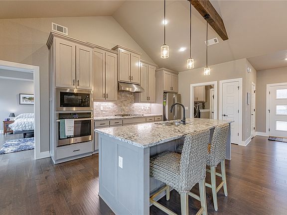 5th image of 27 Pickering Dr