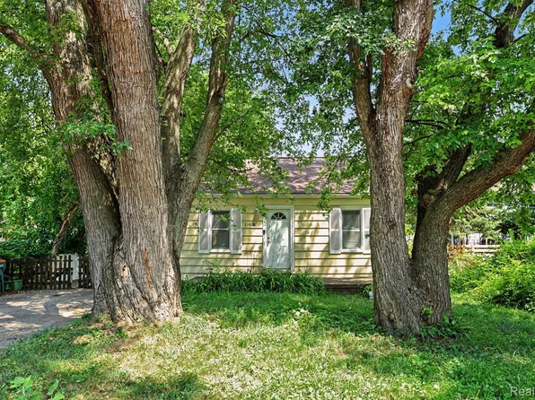 21408 Collingham Ave, Farmington Hills, MI 48336