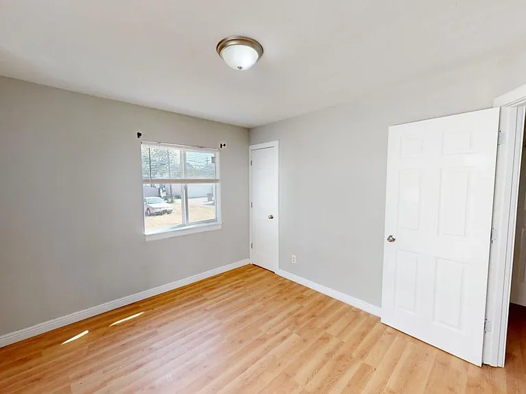 388 S Powell Ave — Photo 13