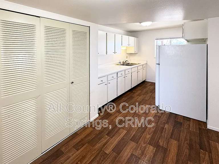 1105 Cree Dr #4 — Photo 5