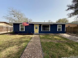 1518 E Rosewood St, Beeville, TX 78102