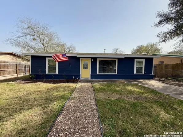 1518 E Rosewood, Beeville 78102
