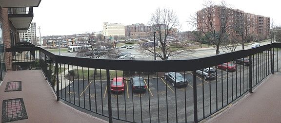 3rd image of 711 S Des Plaines River Rd #305
