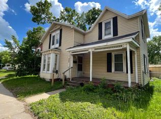 912 S Farwell St, Eau Claire, WI 54701