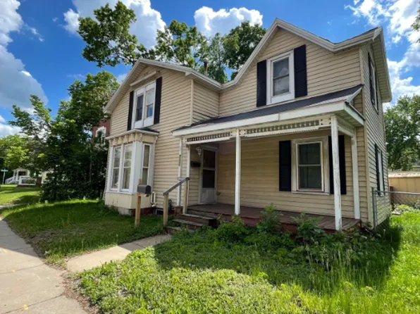 912 S Farwell St, Eau Claire, WI 54701