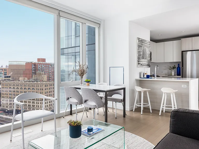 2810 Jackson Ave #40T — Photo 1