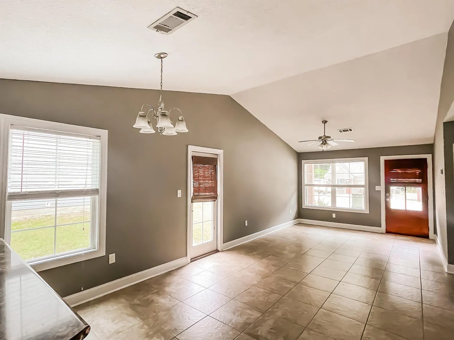 1624 Oxford Place — Photo 2