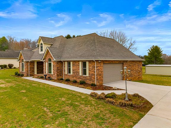 3rd image of 227 Glenstone Cir