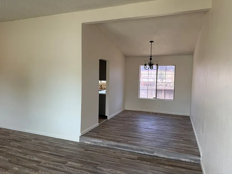 131 Glasgow Way — Photo 23