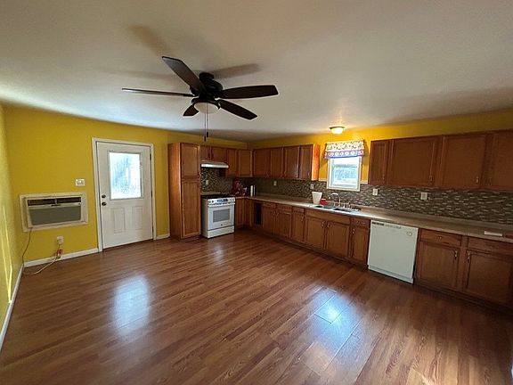 5th image of 1026 Tom White Rd