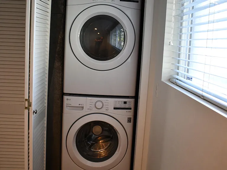 563 E Hilo St — Photo 11