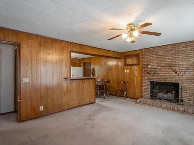 305 Hall St — Photo 12
