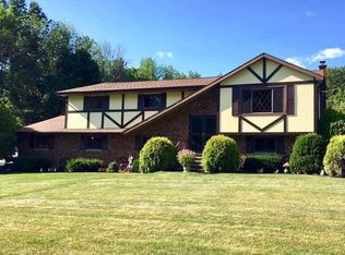 829 Queen Of Peace Rd, Harveys Lake, PA 18618