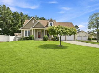 33 Caddyshack Dr, Chicopee, MA 01020