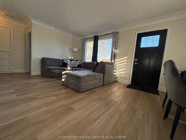 119 Lorne Ave — Photo 8
