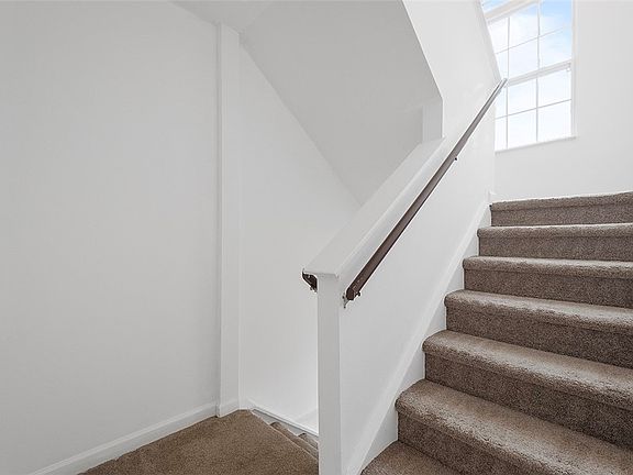 5th image of 170 Mountain Dr