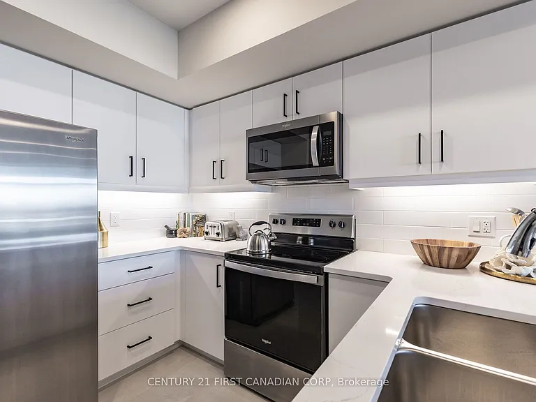 4286 E King St E #1004 — Photo 8