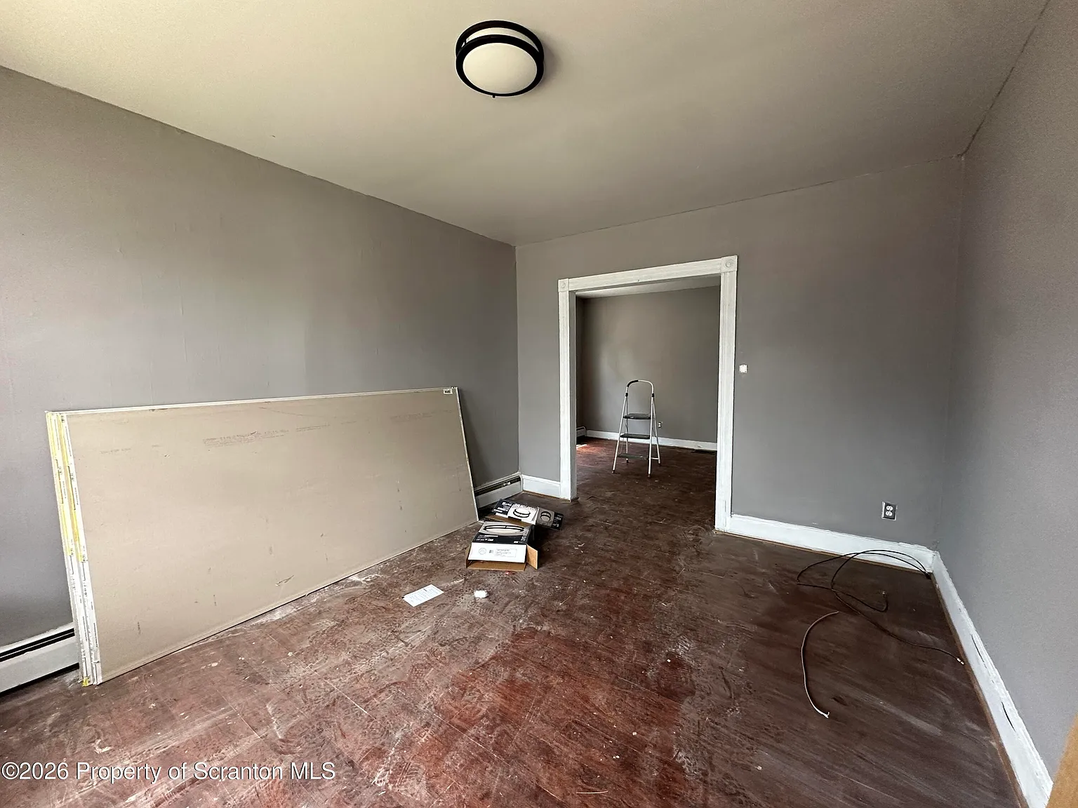 3 bed, 1.0 bath, 1130 sqft, $1,200 — Photo 2
