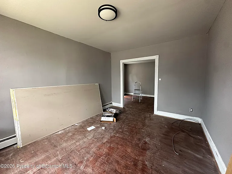 1029 Diamond Ave — Photo 2