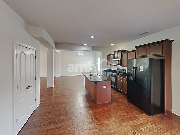 3rd image of 878 Daybreak Dr