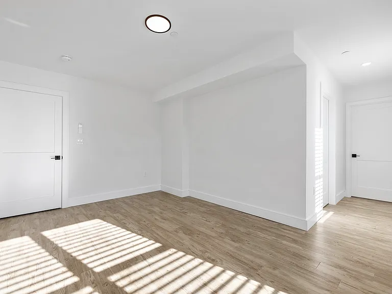 255 Maverick St #403 — Photo 11